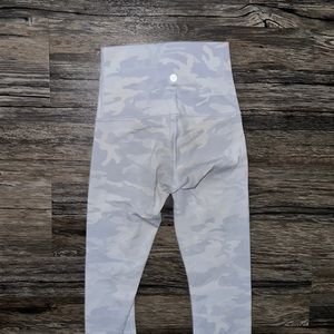 Camo white, Lululemon leggings